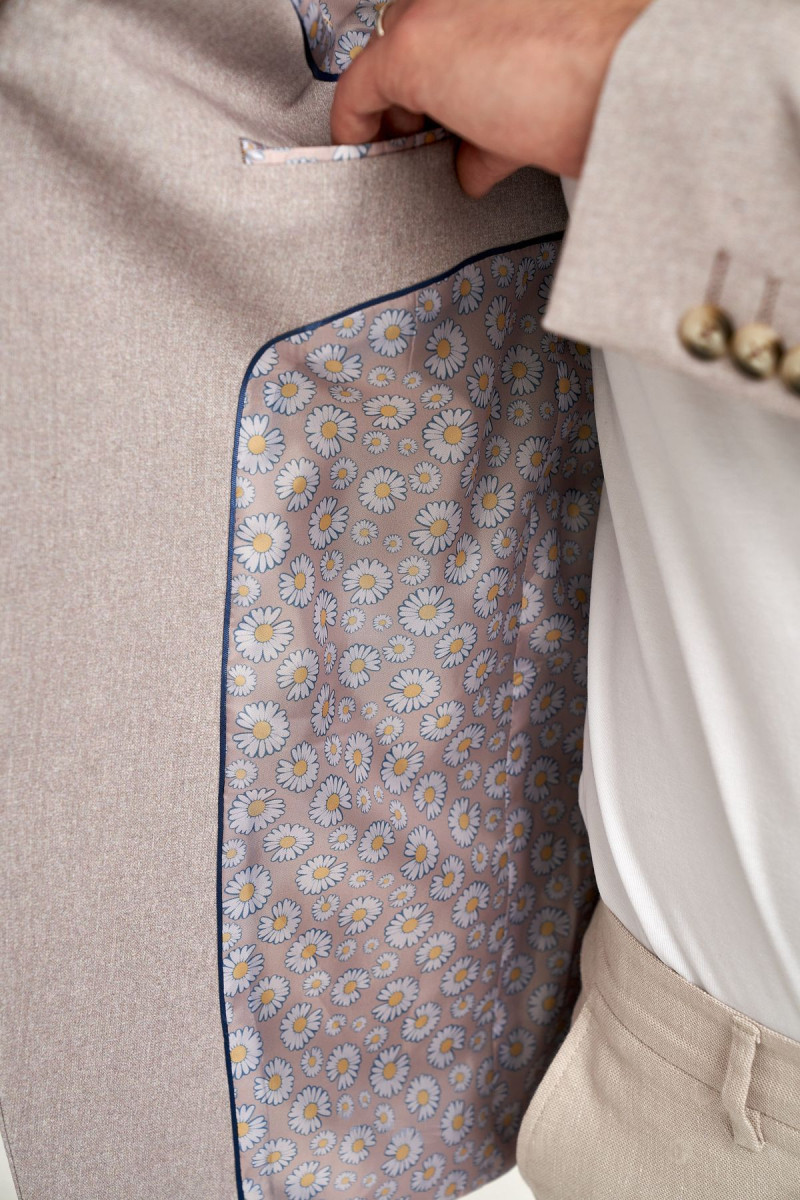 Elegancka marynarka męska beżowa z podszewką w kwiaty