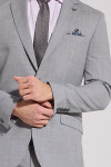 elegancki szary garnitur  detal