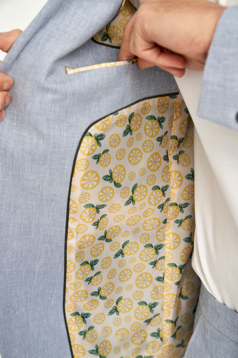 Wnętrze marynarki VILLARO pastelowa podszewka z motywem cytryn