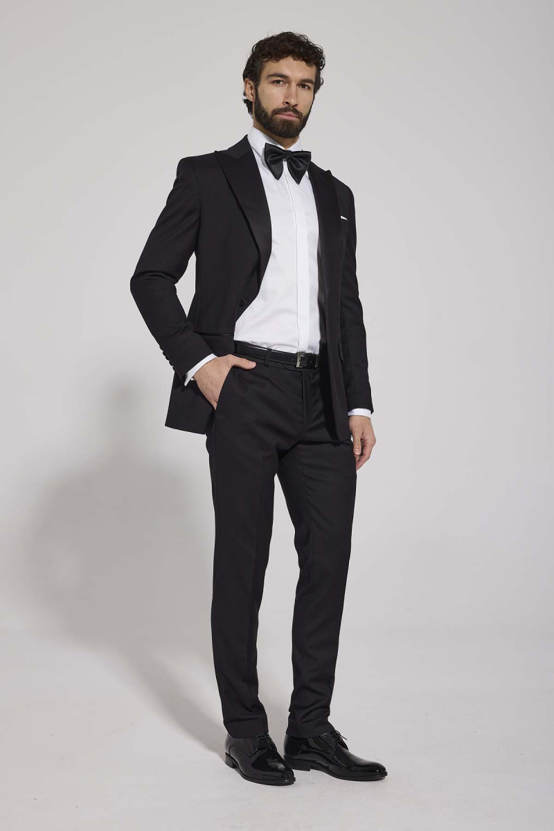 smoking męski czarny z klapami szalowymi styl wieczorowy