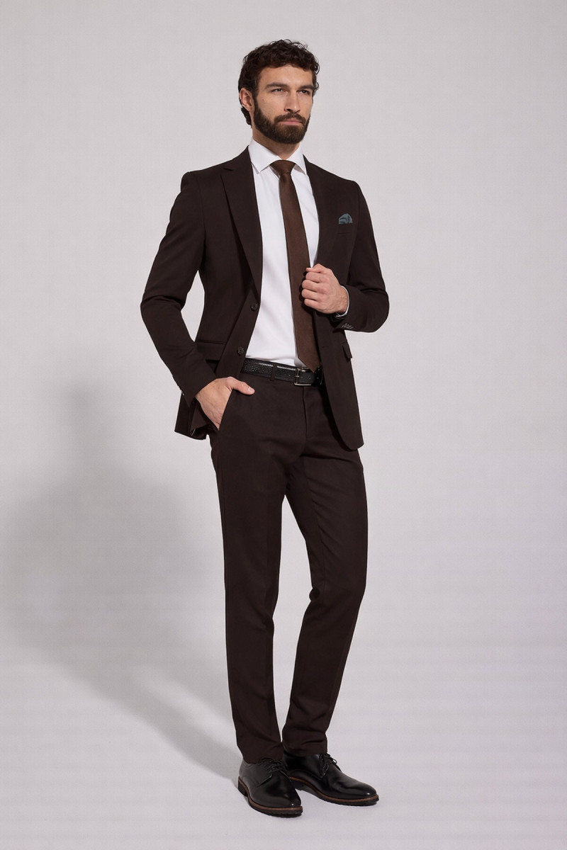 garnitur męski VILLARO kolor brązowy slim fit