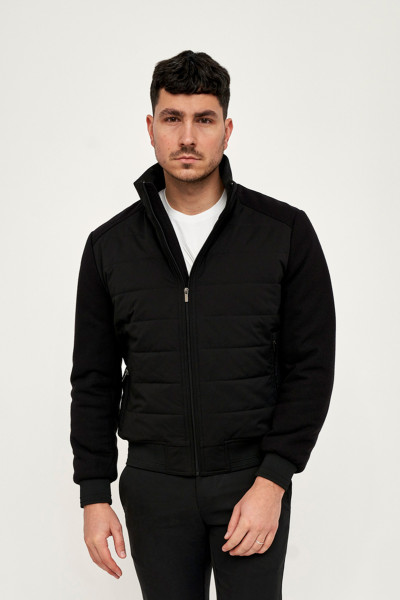 męska czarna kurtka sportowa ze ściągaczem zapinana na zamek przód