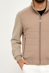beżowa kurtka męska casual detal zamka i ściągacza