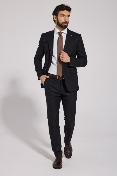 Czarny Garnitur Męski z Jedwabiem