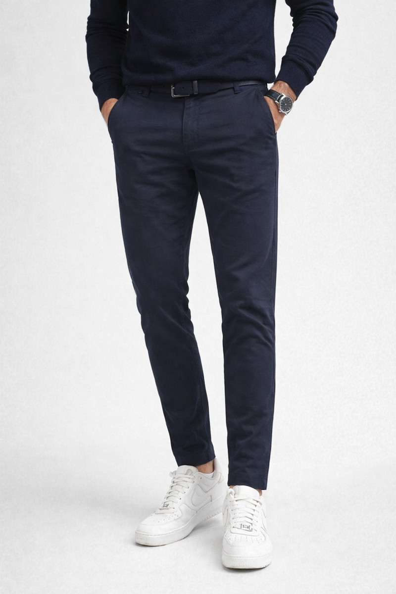 granatowe spodnie męskie chinosy slim line