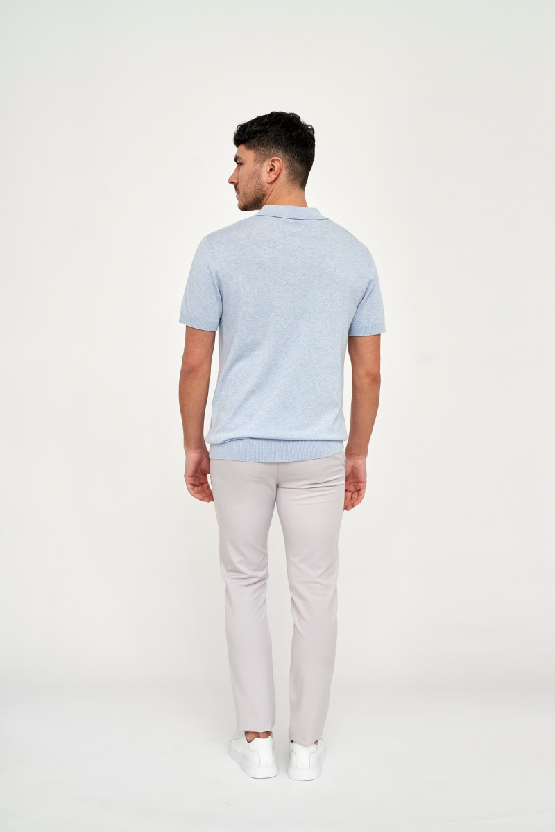 błękitne polo męskie smart casual styl letni