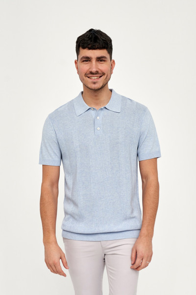 błękitna koszulka polo męska sweterkowa elegancki fason
