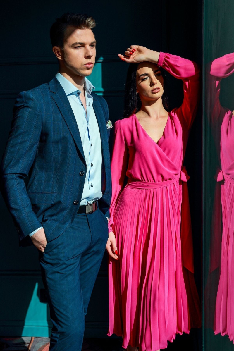 garnitur męski granatowy w kratę stylizacja wizytowa