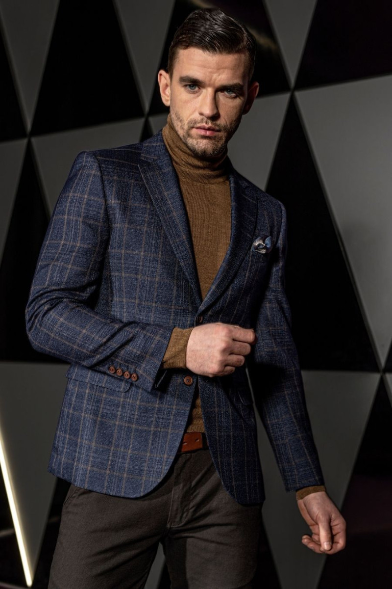 marynarka w kratę z kieszonką i poszetką