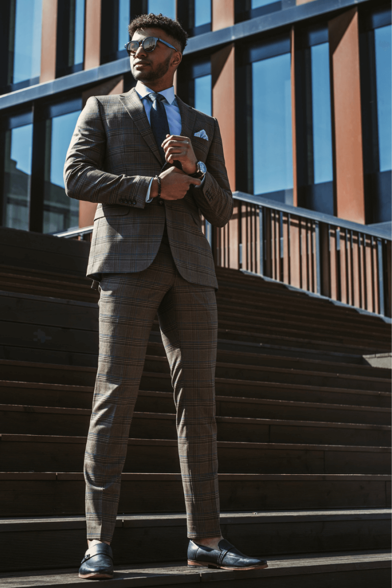 elegancki garnitur VIMONTE brązowy stylizacja biznesowa